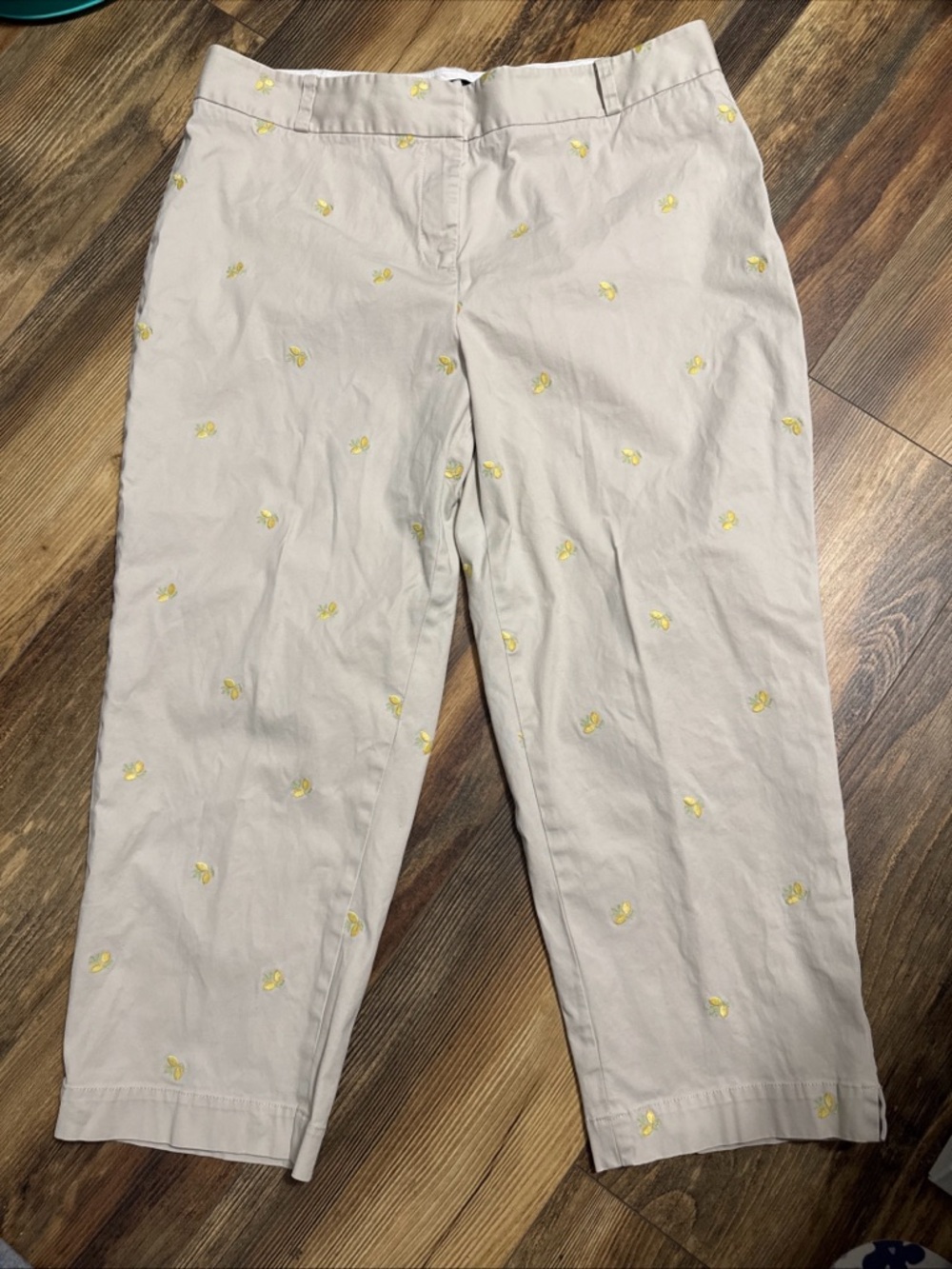 Talbots Heritage Capri Pants Womens Size 16 Khaki Beige Embroidered Lemons